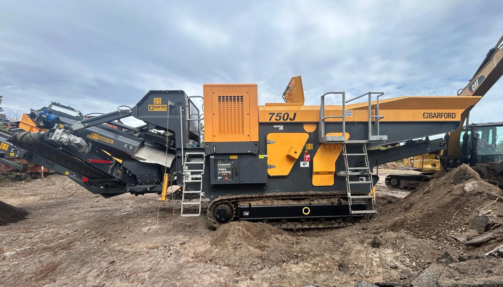Barford 750J track trommel screen for aggregate processing and recycling.